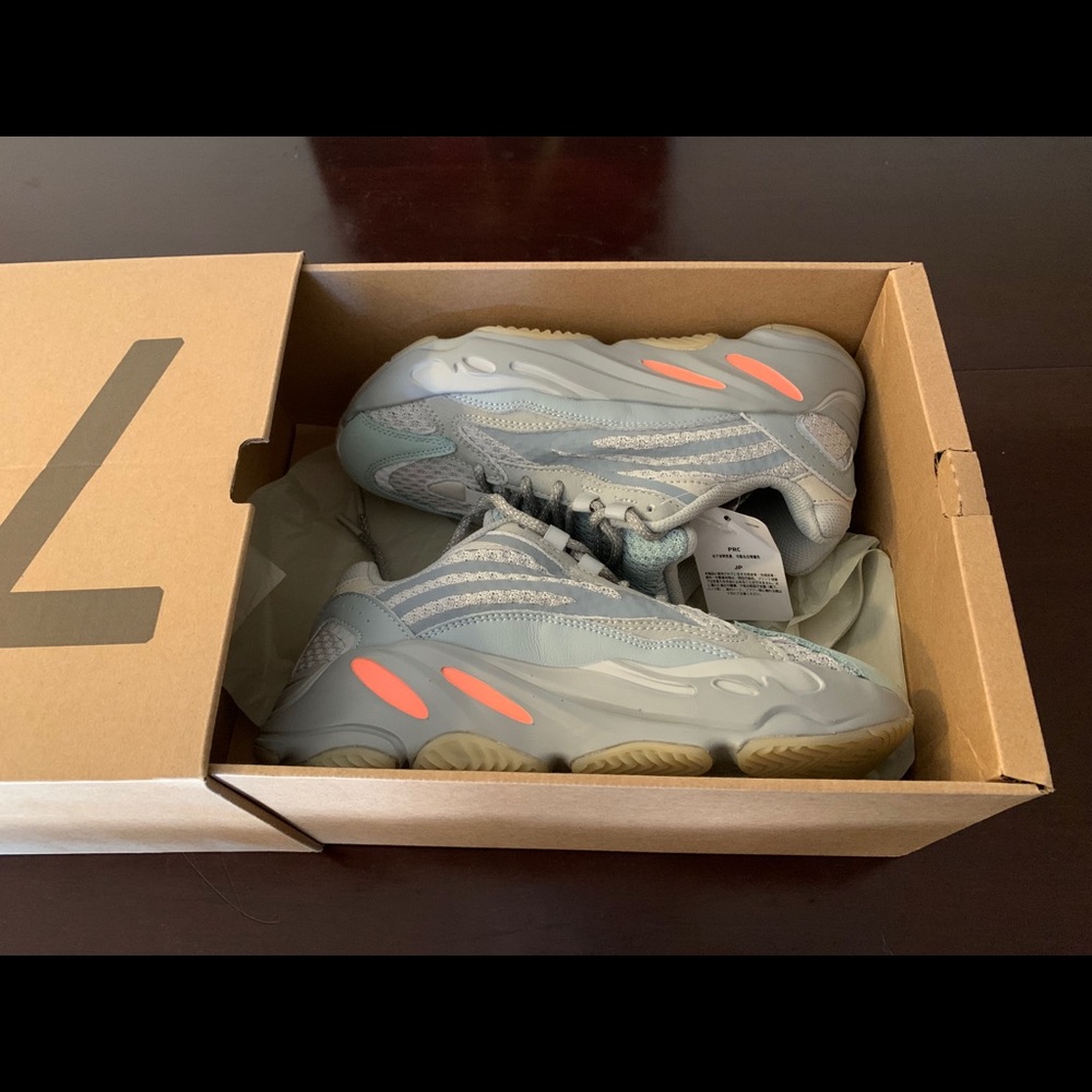 Yeezy boost 700 Inertia